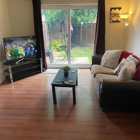 The Swallows Popular Location 3 Bedroom House Free Wi-Fi And Sky Tv In All Rooms Rough Close ภายนอก รูปภาพ